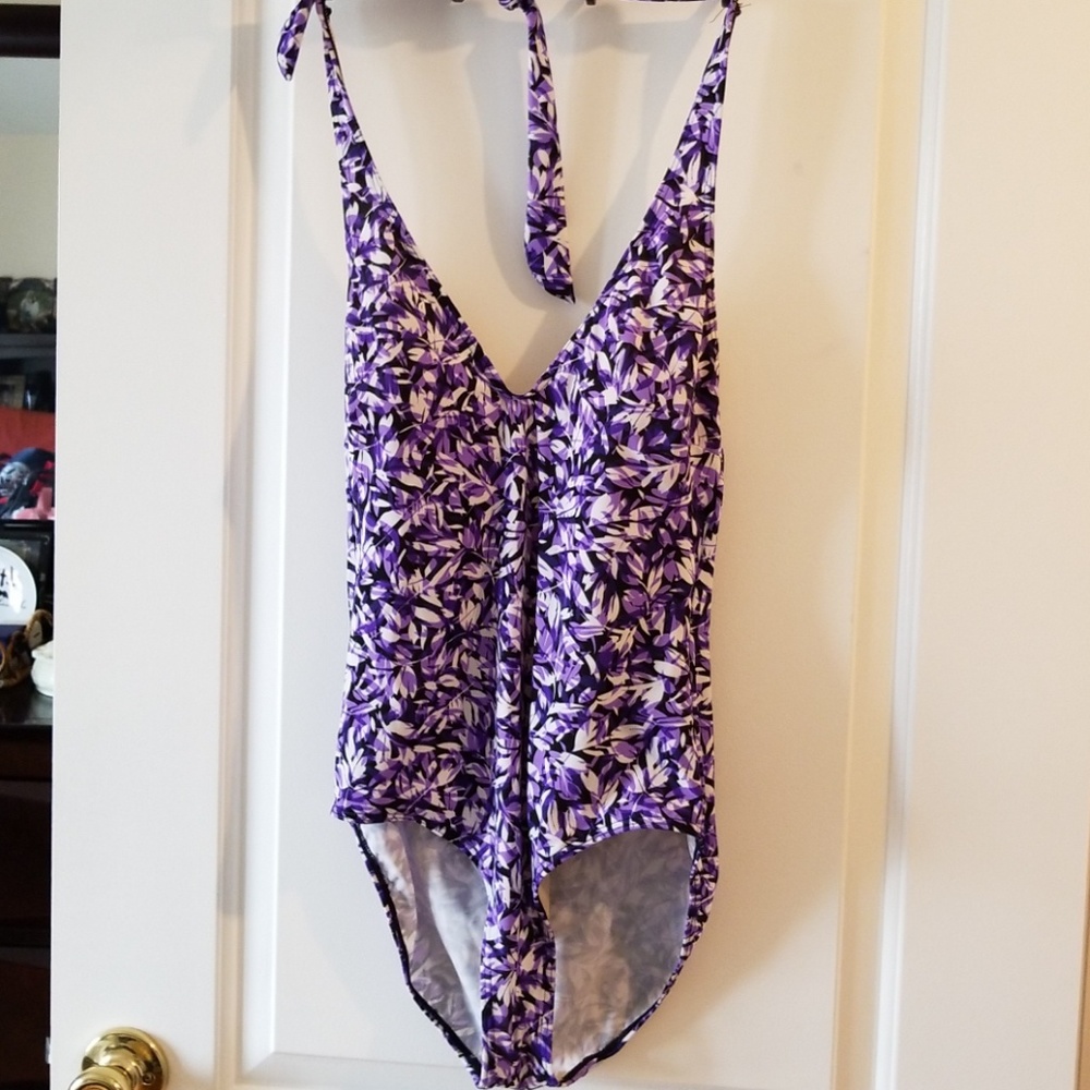 🎈3 for 25 items w/🎈Womens Bathing suit one pc